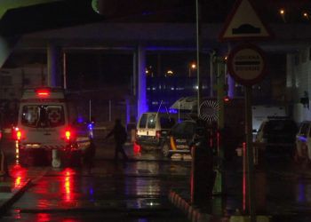 ambulancia-policia-frontera-furgoneta