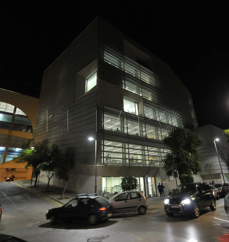 biblioteca-publica-adolfo-suarez-noche