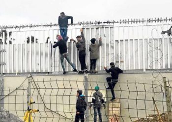 inmigrantes-muros-puerto