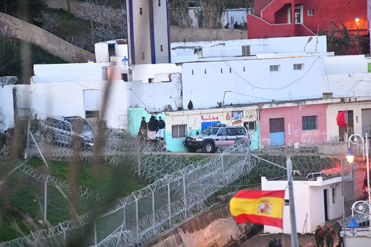 cientos-subsaharianos-intentan-entrar-ceuta-benzu-14