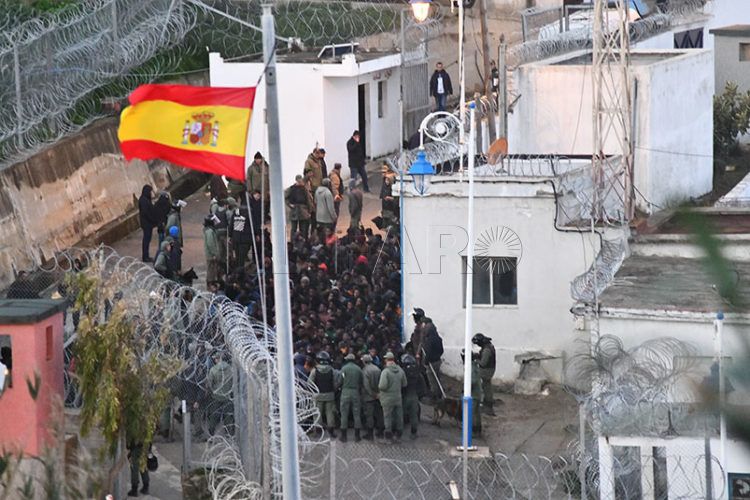 cientos-subsaharianos-intentan-entrar-ceuta-benzu-20