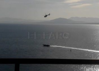 helicoptero-guardia-civil-busqueda-semirrigida-2