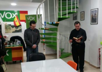 padre-bendice-vox-ceuta