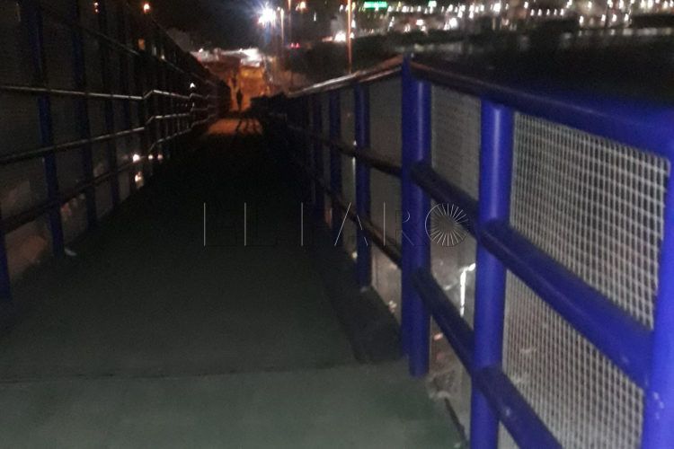pasarela-frontera-noche