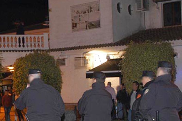 policia-poblado-marinero