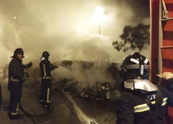 quema-contenedores-bomberos
