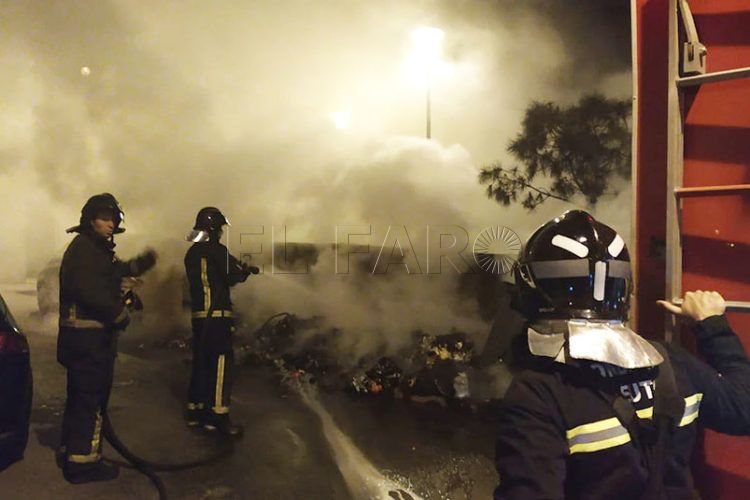 quema-contenedores-bomberos