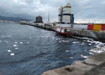 vertido-fuel-oil-muelle-levante-barco-9