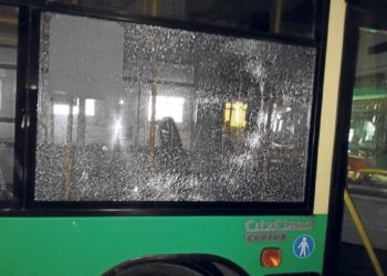 autobus-luna-apedreamiento