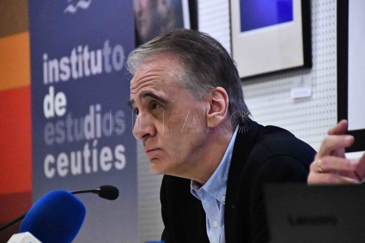 conferencia-ignacio-cembrero-biblioteca-8