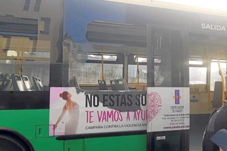 luna-autobus-rota-pedradas