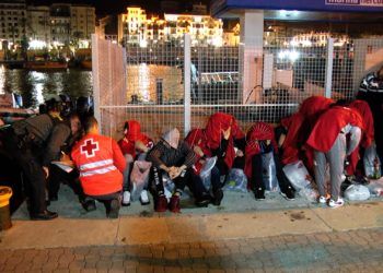 patera-guardia-civil-cruz-roja