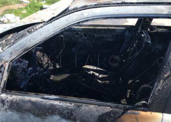 vehiculo-quemado-bomberos-aparcamiento-loma-colmenar-3