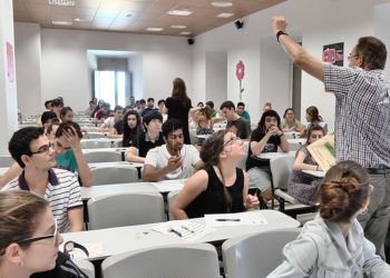 alumnos-clases-aula-colegio