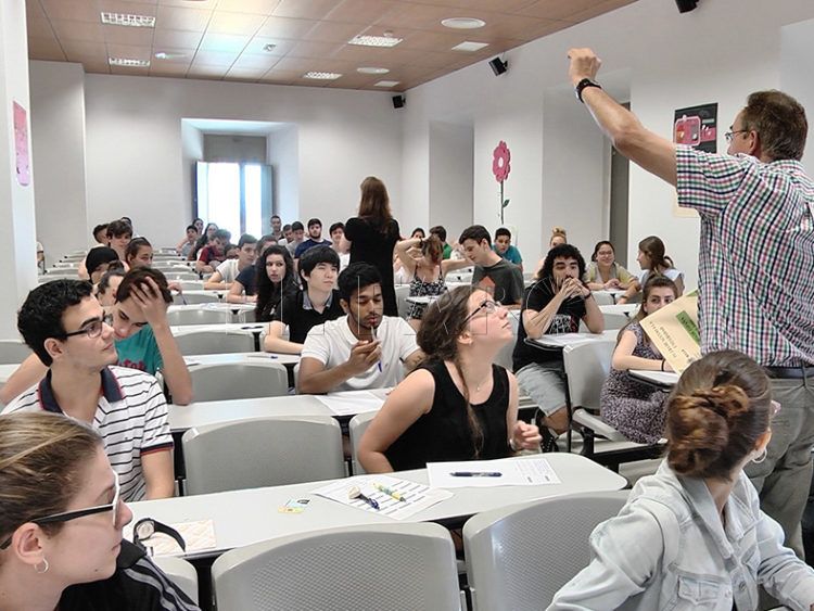 alumnos-clases-aula-colegio