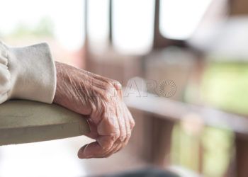 mano-anciano