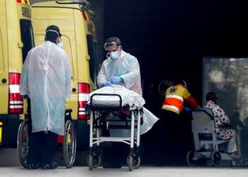 medicos-sanitarios-mascarillas-españa.