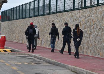 policia-mena-puerto-1