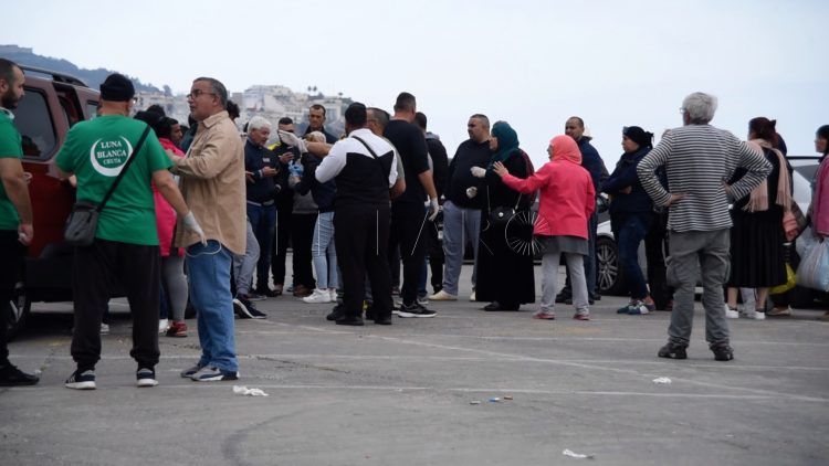 solidaridad-marroquies-atrapados-coronavirus-explanada-chorrillo-4