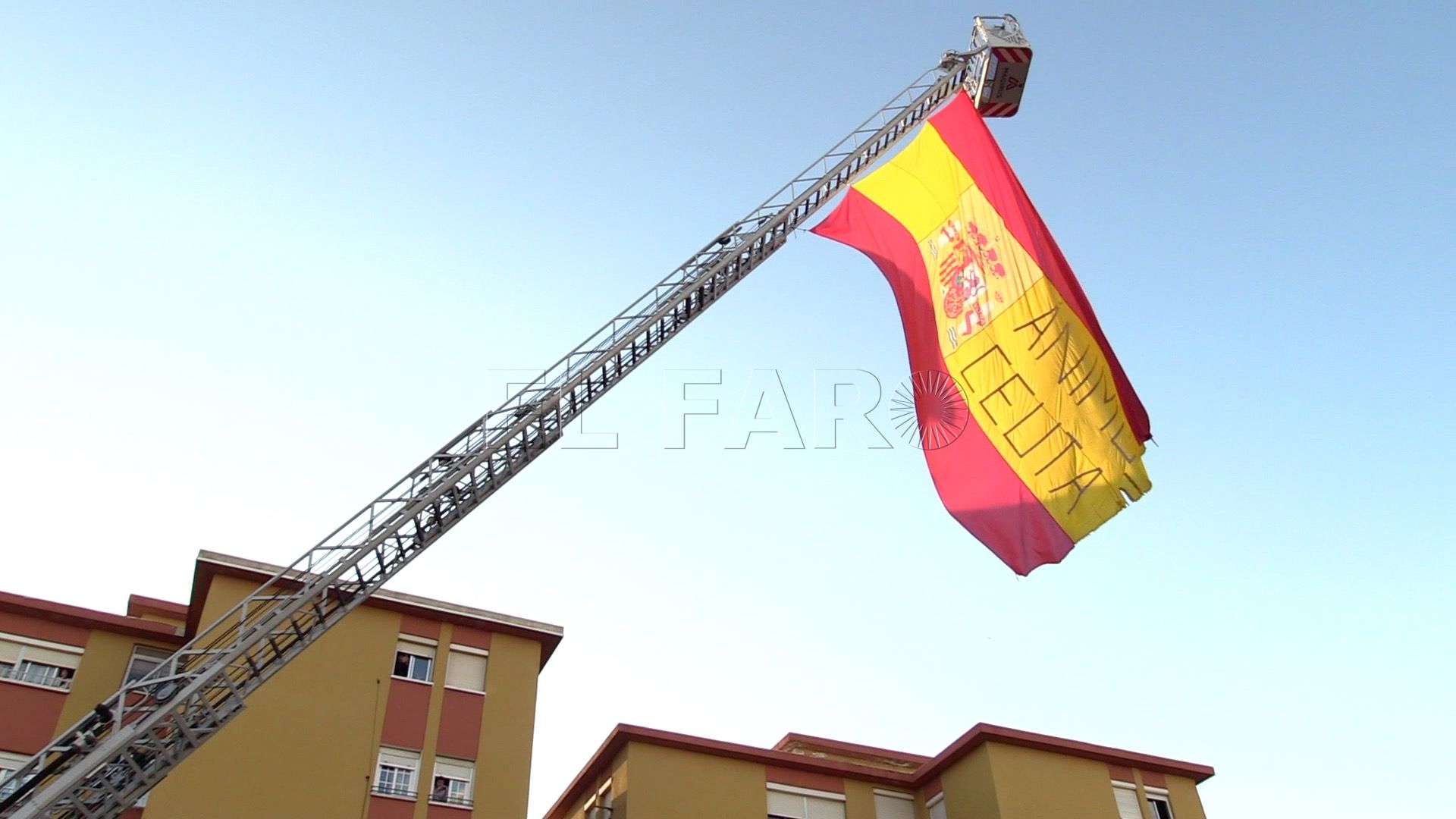 Bandera de España, Bandera de España ondeando en lo alto de…