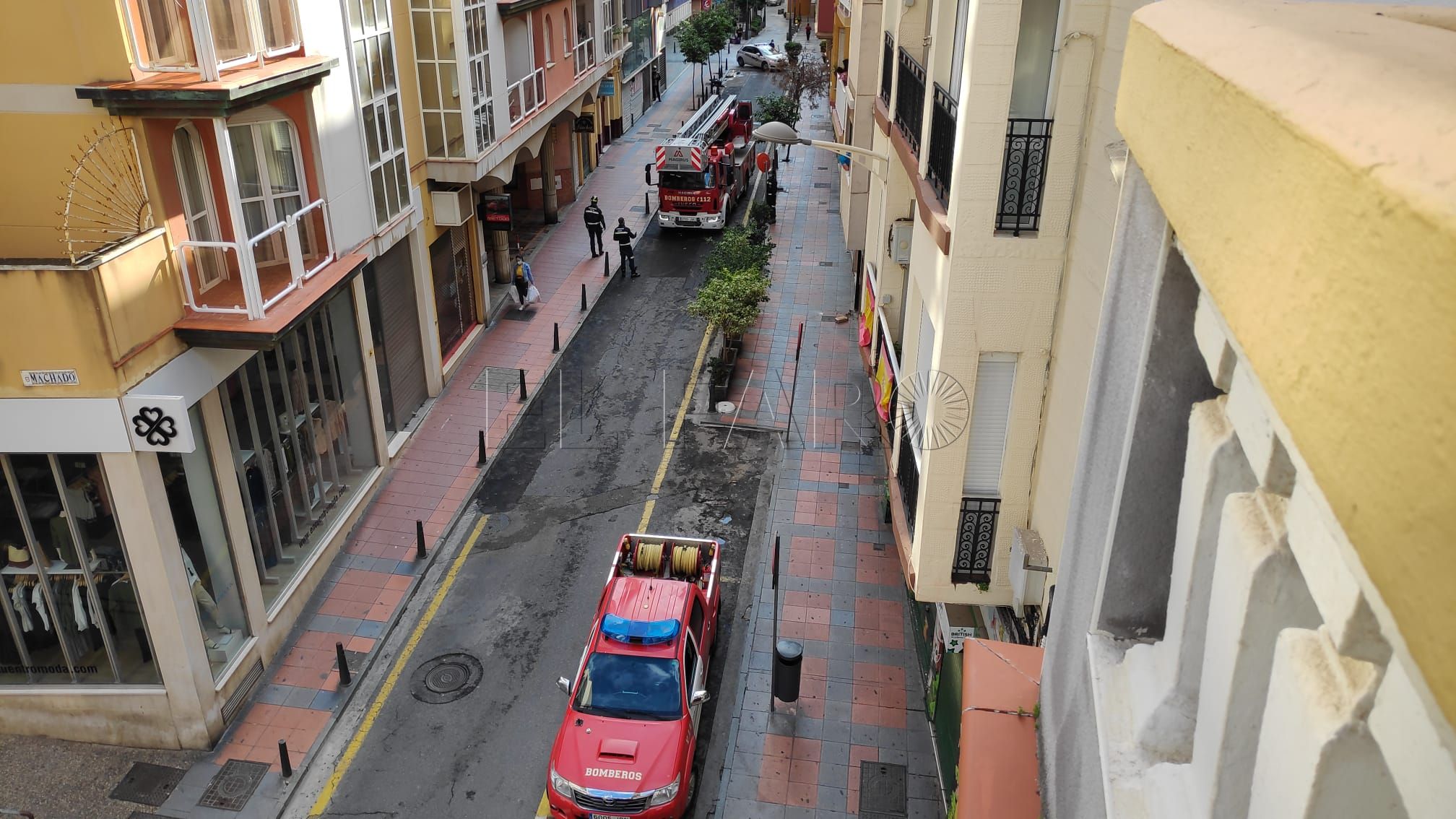 bomberos-asegura-cornisa-real-2