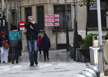 calle-real-gente-mascarillas-alarma-coronavirus