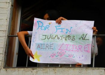 cartel-niños-celebran-salir-calle