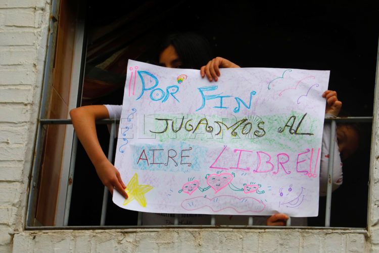 cartel-niños-celebran-salir-calle