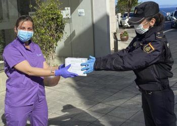 entrega-mascarillas-cnp-residencia-geron-2