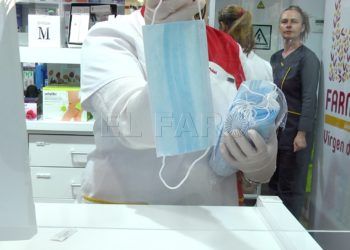 farmacia-mampara-mascarilla-coronavirus-alarma-5