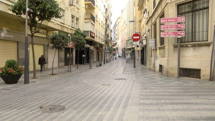 gente-pasea-calle-real-centro-estado-alarma-3