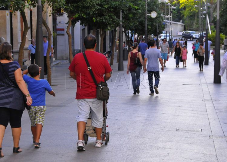 gente-paseando-revellin-archivo