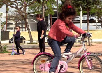 ninos-salen-calle-jugar-estado-alarma-20