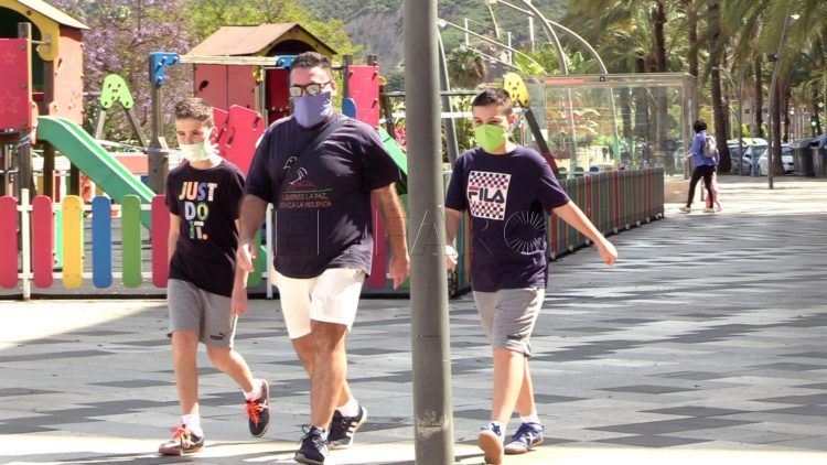 ninos-salen-calle-jugar-estado-alarma-29