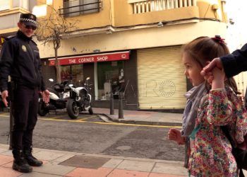 ninos-salen-calle-jugar-estado-alarma-47