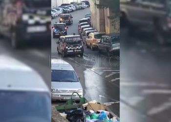 policia-irrumpe-principe-hacer-cumplir-confinamiento