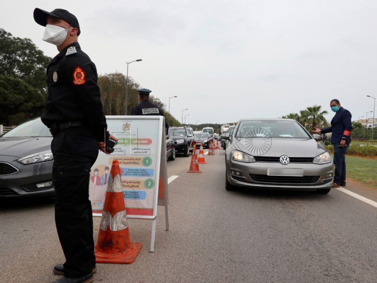 policia-marruecos-coronavirus-mascarillas
