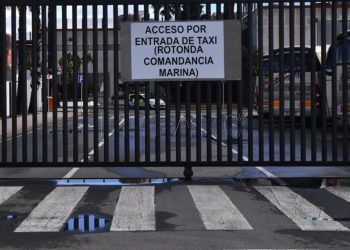 valla-puerto-embarque-coronavirus-alarma