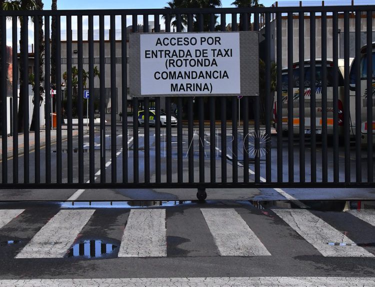 valla-puerto-embarque-coronavirus-alarma