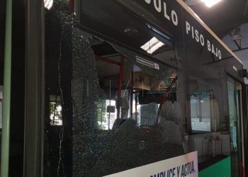 autobus-apedreado-barriada-principe (1)