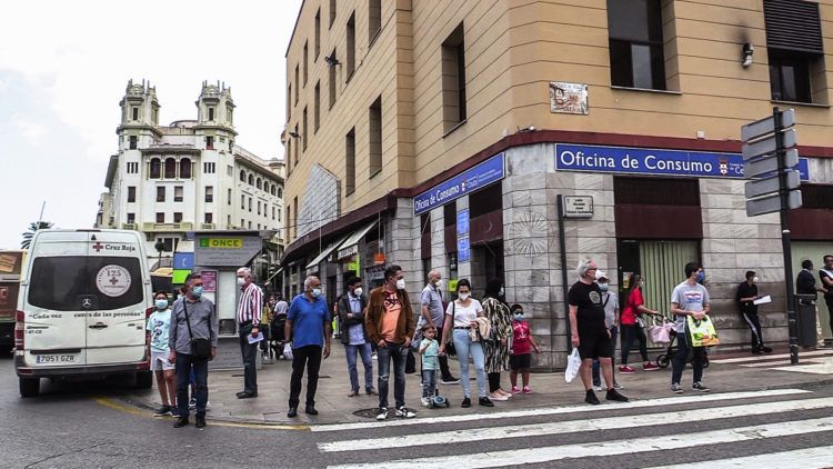 gente-centro-mascarillas