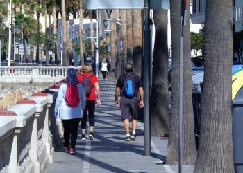 gente-paseando-domingo-fase-1