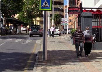 https://elfarodeceuta.es/wp-content/uploads/2020/05/gente-paseando-extrarradio-barriadas-1.jpg