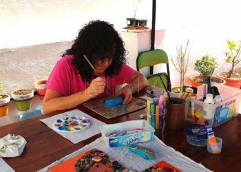 manuela-canto-piedras-solidarias