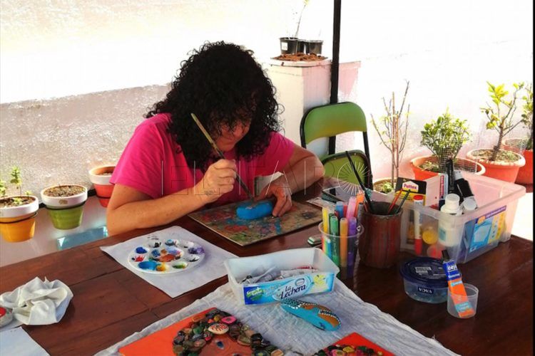 manuela-canto-piedras-solidarias