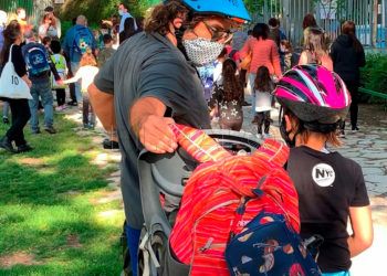 padre-hijo-mascarillas-colegio