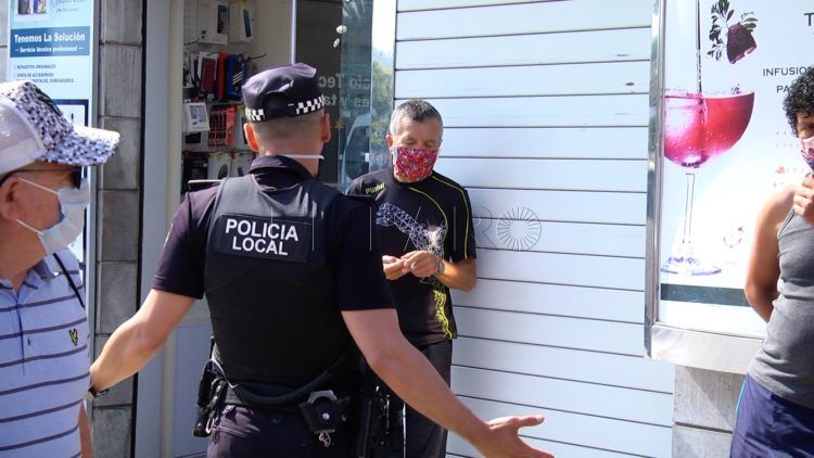 asi-actua-policia-detectan-transeuntes-sin-mascarilla (9)
