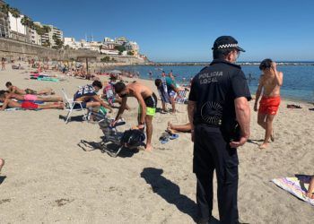 banistas-playa-policia-local-3