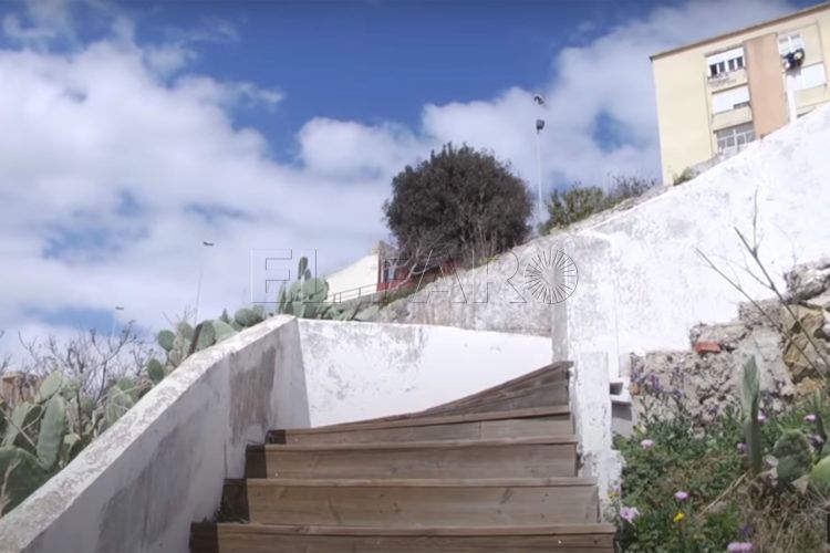 escalera-playa-recinto-sarchal