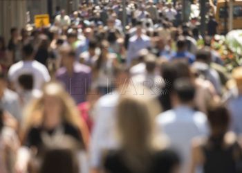gente-caminando-calle